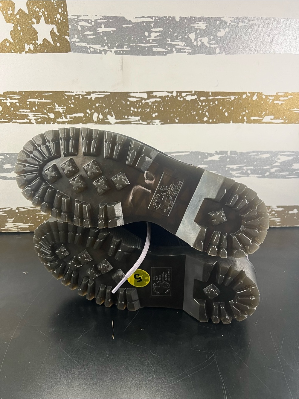 Dr. Martens 1460 Zip Heart - Picture 6 of 8